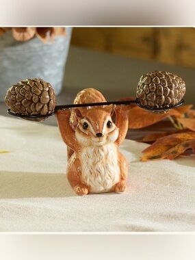 Exclusively For Cracker Barrel, Salt And Pepper, Shaker Chipmunk & Pinecones NIB